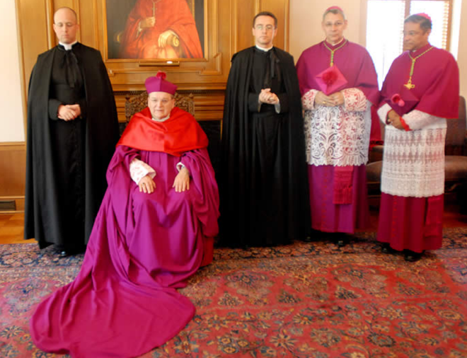 Cardenal Burke y la vestimenta clerical