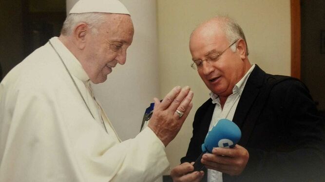 El Papa bendijo el micrófono de Faustino Catalina