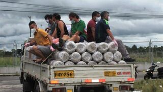 Recogiendo ayuda humanitaria