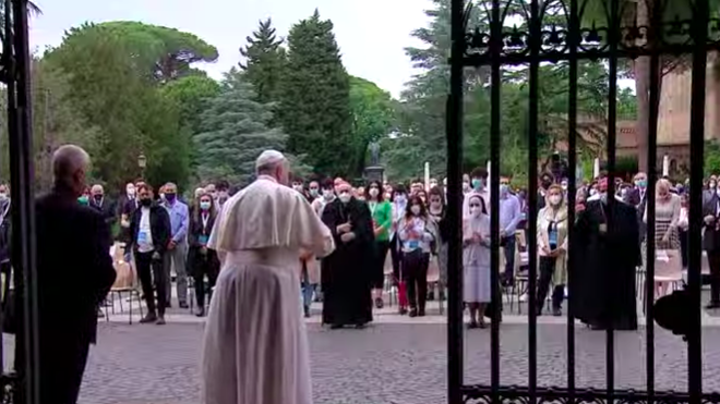El pueblo y el Papa se bendijeron al término del Rosario