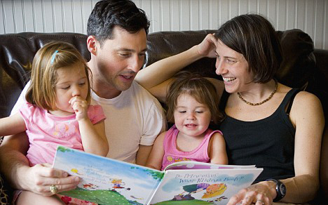 familia-leyendo