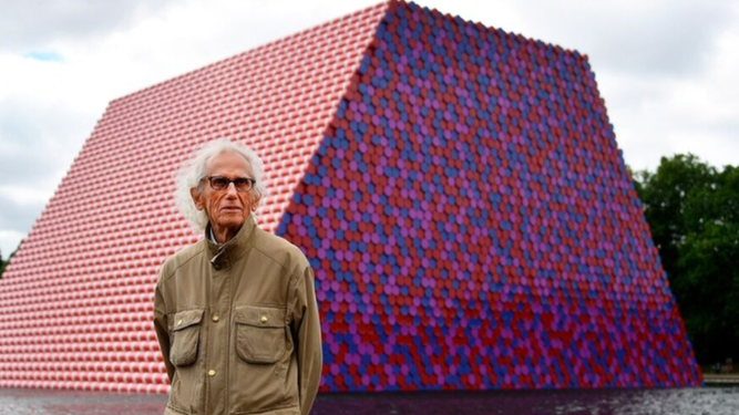 Christo en su 'mastaba' de Londres