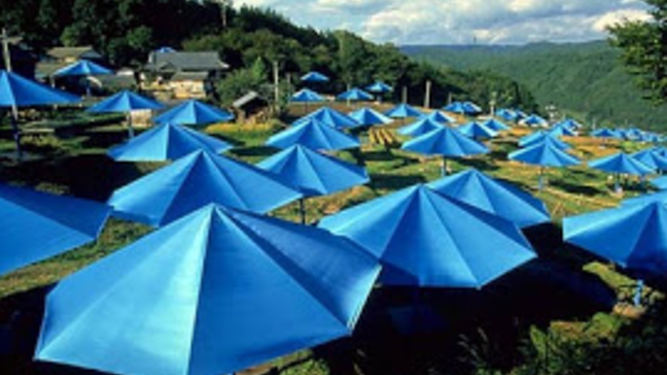 'Sombrillas' en el arrozal. Christo.
