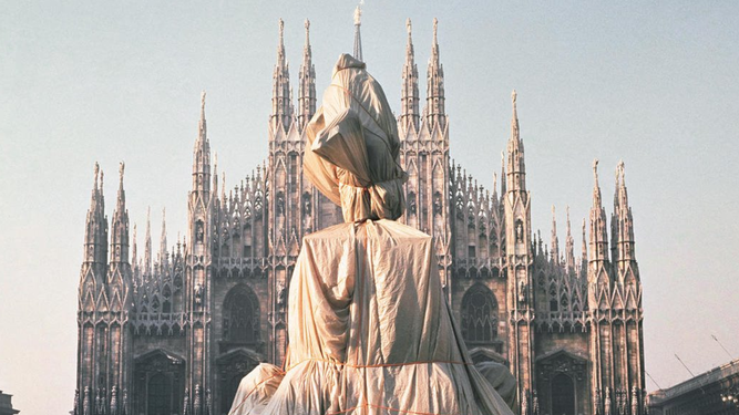 Vittorio Emanuele 'envuelto' en Milán. Christo