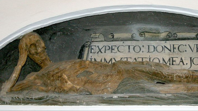 Representación de un esqueleto yacente en el Monasterio de San Juan de los Reyes, Toledo