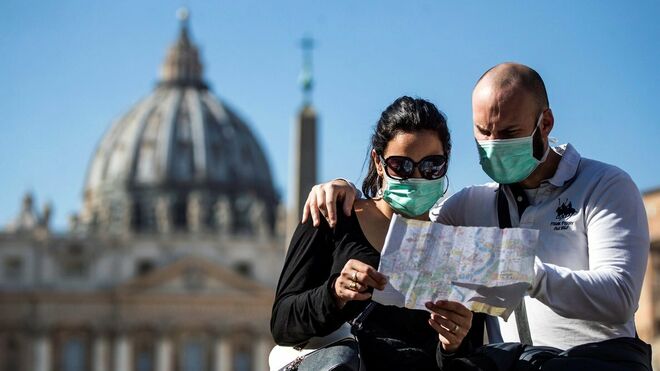 Turistas en la Plaza de San Pedro