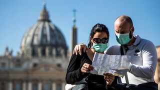 Turistas en la Plaza de San Pedro