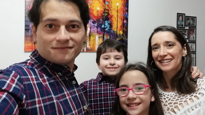 Alberto López y su familia