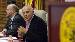 Nuccio Ordine, (derecha) junto al profesor Angelo Valastro