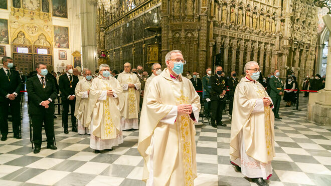 Procesión del Corpus por el interior de la catedral de Toledo
