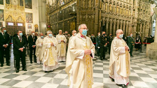 Procesión del Corpus por el interior de la catedral de Toledo