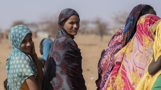 Refugiadas malienses en un campamento de Burkina Faso