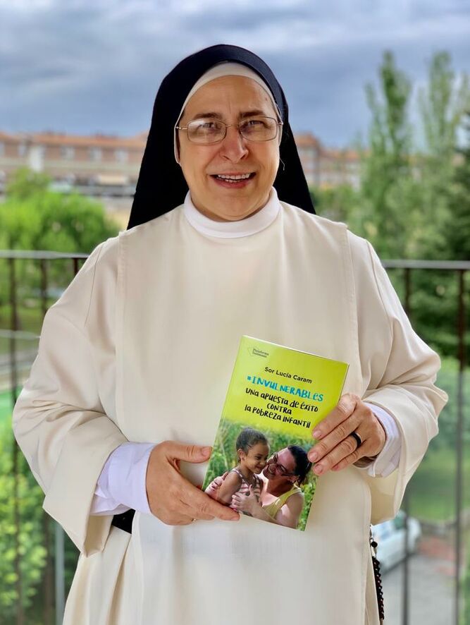 Sor Lucía Caram, con su libro