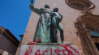Pintadas en estatua de Junípero Serra en Mallorca