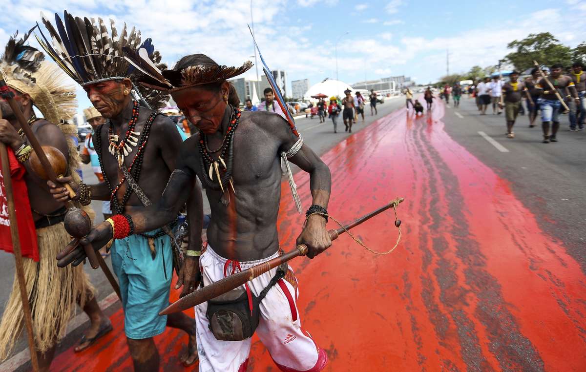 Indígenas protestan en Brasilia