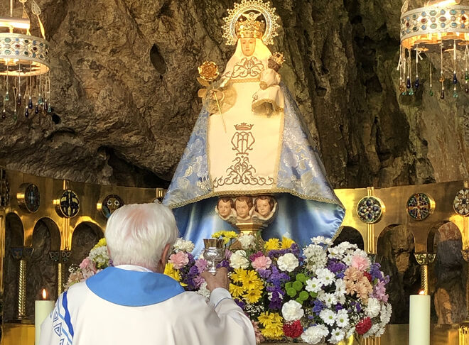 Oración del P. Ángel en Covadonga