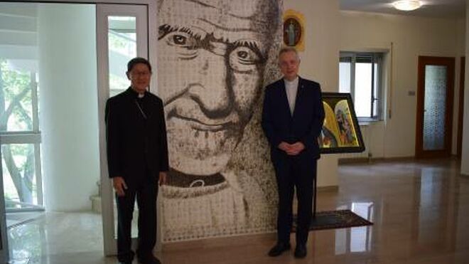 Cardenal Tagle durante su visita a los Vicentinos