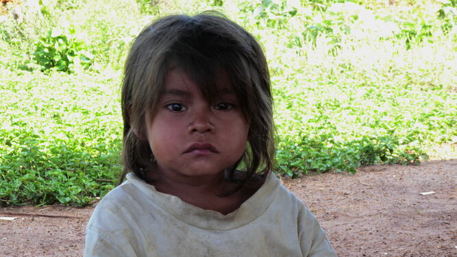 Niña indígena de la Amazonía