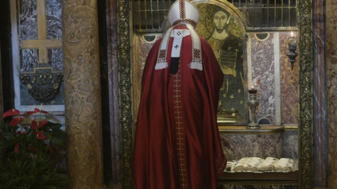 El Papa, ante la tumba de Pedro