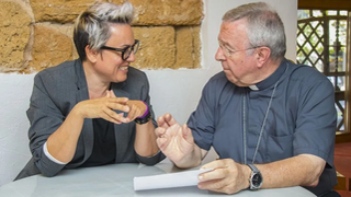 El obispo de Mallorca, Sebastià Taltavull, y la regidora del Ayuntamiento de Palma, Sonia Vivas