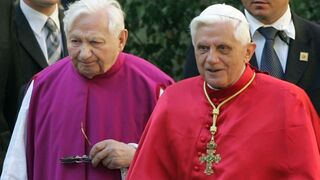 Los hermanos Ratzinger en septiembre de 2006