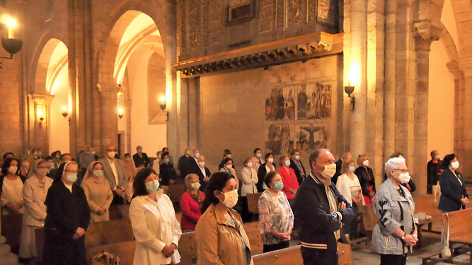 Nos acostumbramos a celebrar con mascarilla