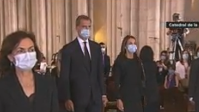 Carmen Calvo y los Reyes en La Almudena