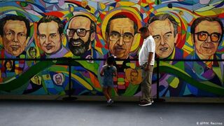 Mural con los fallecidos