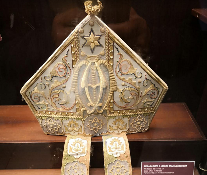 La mitra de Jacinto Argaya en el museo catedralicio de Mondoñedo