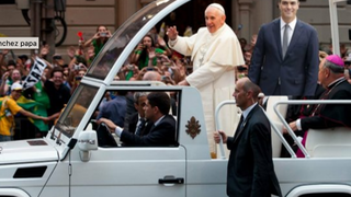 Sánchez, en el papamovil