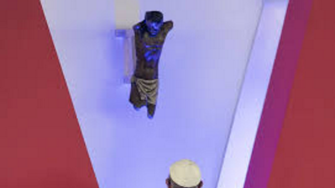 El Papa ante el Cristo mutilado