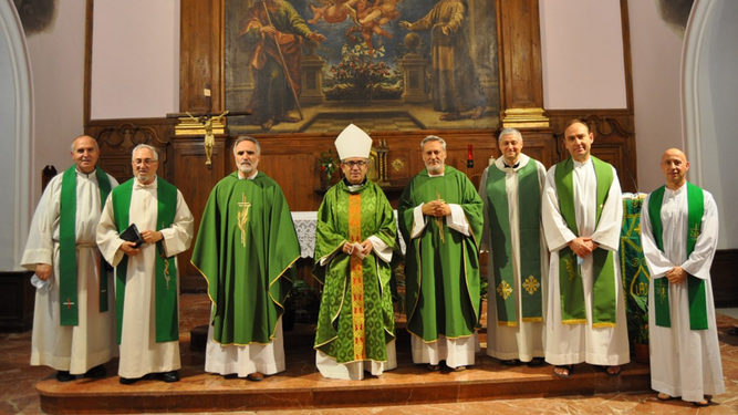 Mon. Argüello con los franciscanos conventuales