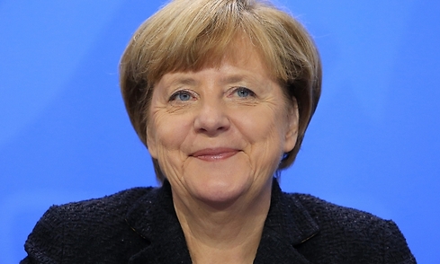 490x_merkel-angela-fondo-azul