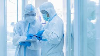 Sanitarios enfrentan los brotes de coronavirus