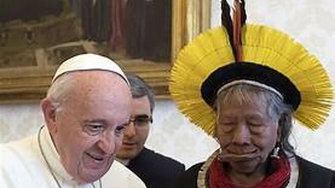 Papa Franciso e Cacique Raoni
