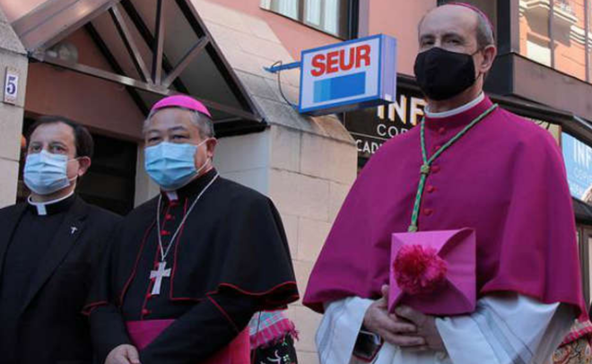 El Nuncio Auza y monseñor Fernández