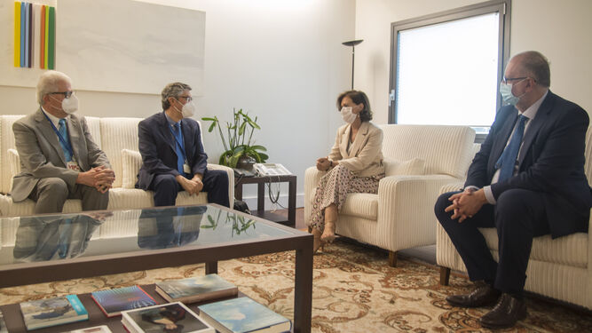 Carmen Calvo, con los representantes de FEREDE