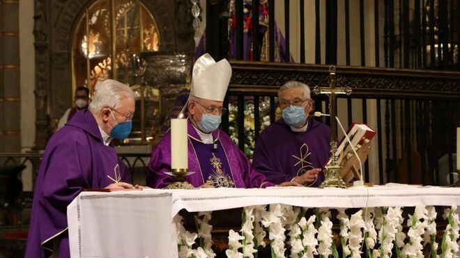 La diócesis de Cartagena celebra, sin su obispo, el funeral por las víctimas del coronavirus