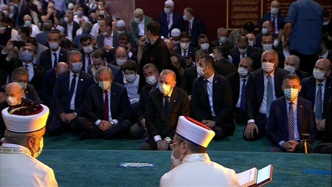 Erdogan, durante el rezo en Santa Sofía