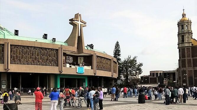 Misa matutina. Al exterior.