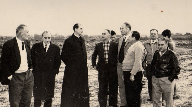 Podestá, en el centro, obispo de Avellaneda