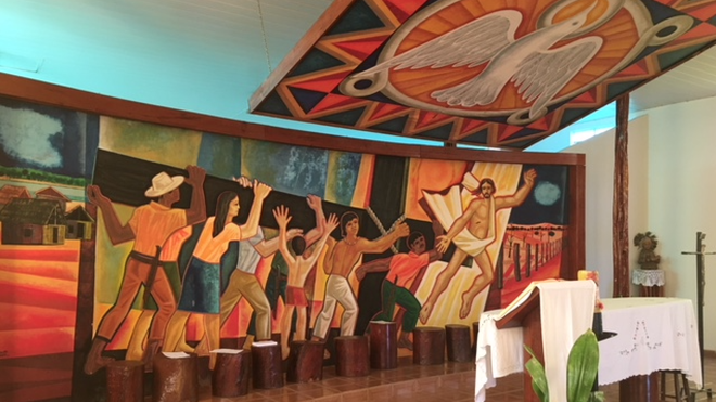 La catedral de Casaldáliga con murales de Cerezo