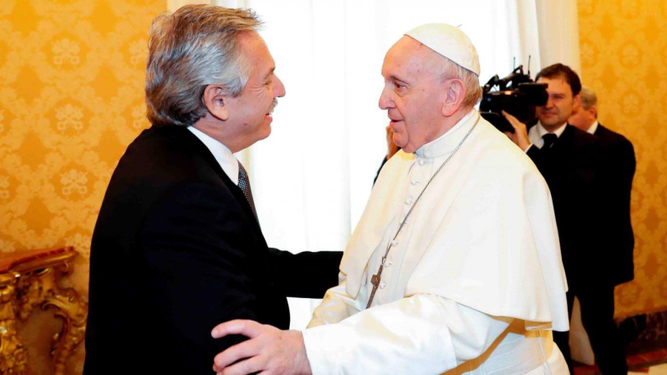Francisco saluda al presidente argentino Alberto Fernández