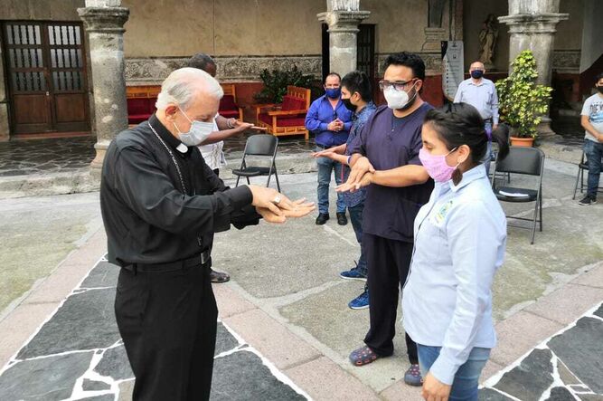 Mons. Castro Castro. Capacitación.