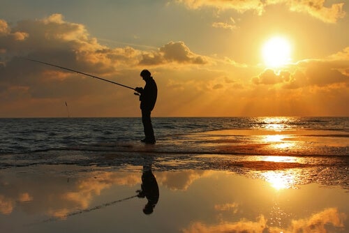 hombre-pescando-con-paciencia-1