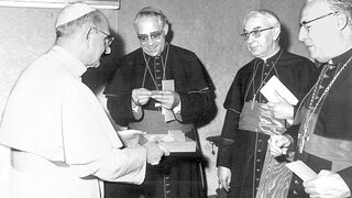Pablo VI con monseñor Marcelo González, el cardenal Tarancón y monseñor Narciso Jubany