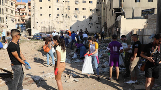 Organizados para remover los escombros en Beirut
