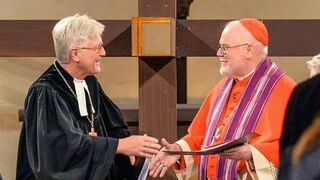 El cardenal Marx y el líder de los evangélicos alemanes, galardonados por su contribución al ecumenismo