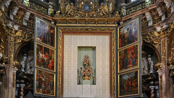 La tela del retablo mayor de la catedral de València después del cambiazo