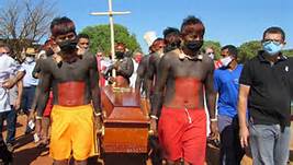 Indígenas xavantes en el funeral de Casaldáliga